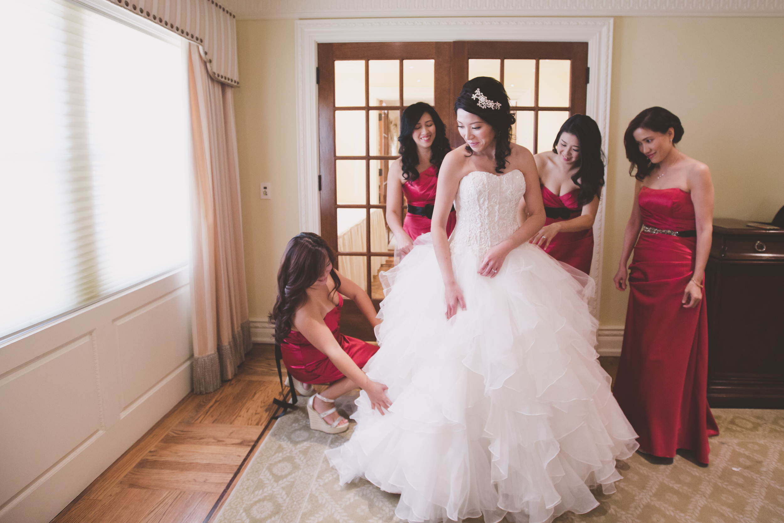 bride and bridesmaids getting ready photography