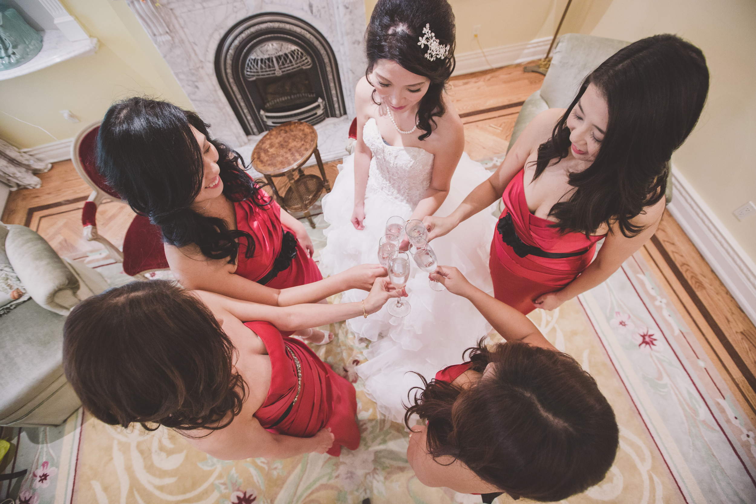 champagne wedding toast photography at the inn at new hyde park