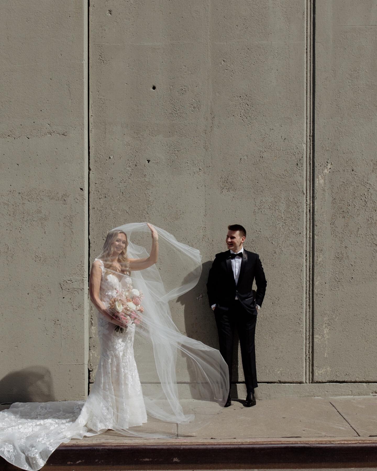 When ten slides isn&rsquo;t enough to share this gorgeous Box Hotel Wedding from the beginning of our season ❤️ 

Dream Team
Planner: @margaretroseevents 
Florist: @emberfloral 
Venue: @theboxhousehotel 
Hair &amp; MUA: @sbbeautynyc Dress: @berta
Ent