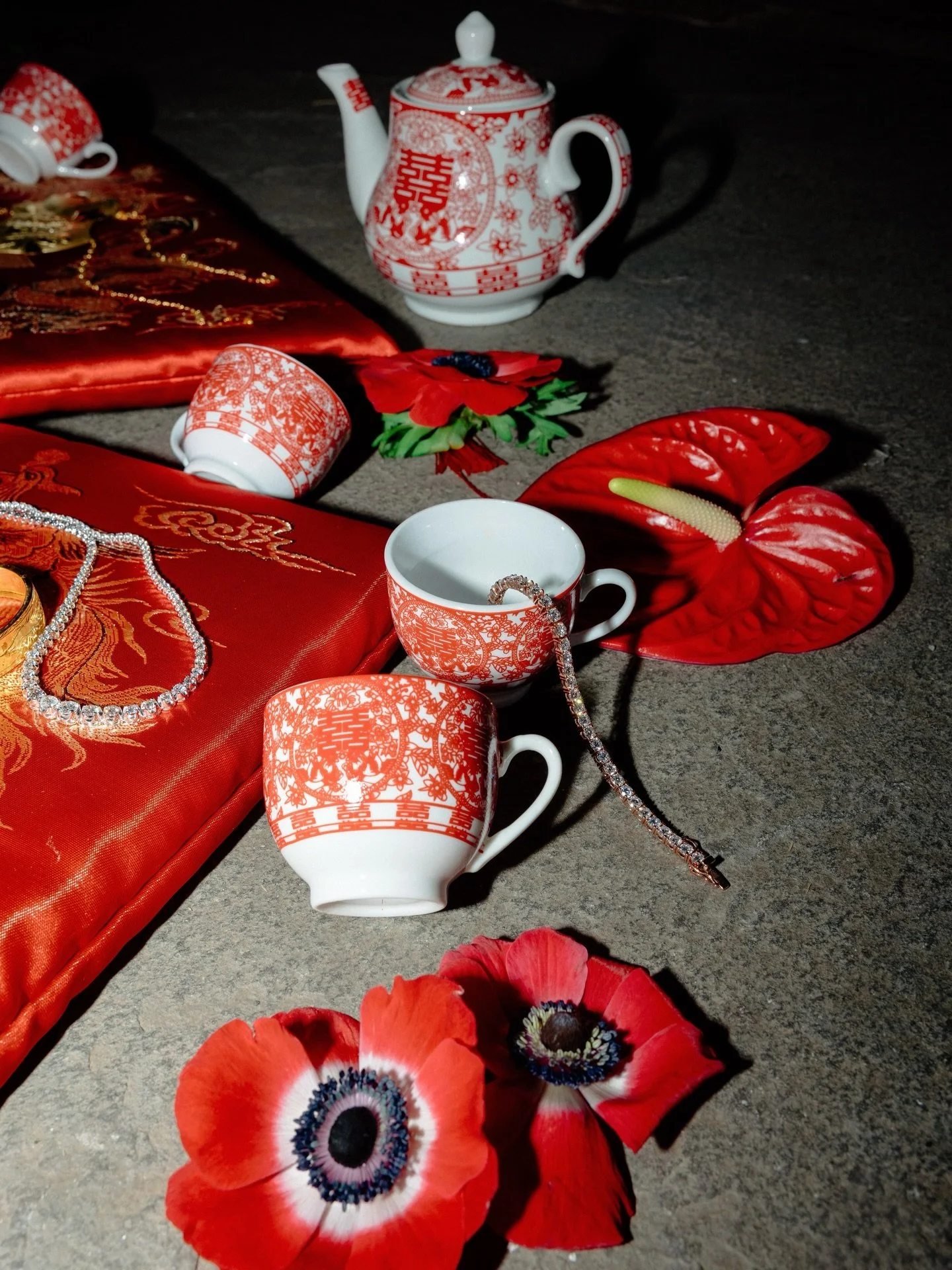 Welcoming the Lunar New Year with the quiet beauty of this tea ceremony 🤍

On the morning of their wedding day, before the celebration unfolded, Sabrina &amp; Chris gathered with family to honor tradition. Tea poured slowly, hands steady, elders emb