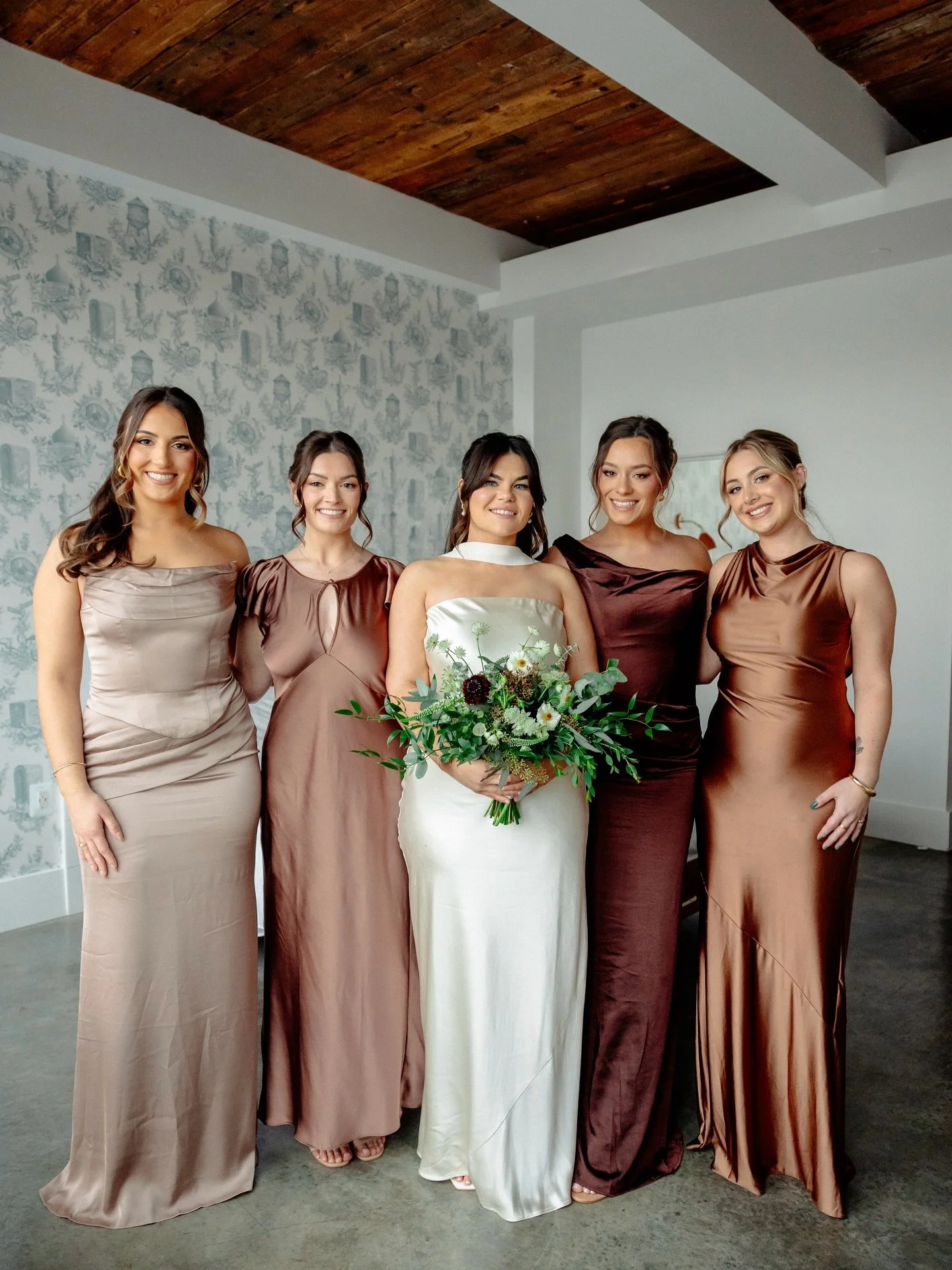 Ally &amp; Jake 🤎

Proof that you don&rsquo;t need a huge crowd for it to feel unforgettable. Just your favorite people, good music, and a room full of love. 🫶
 Photographed on film &amp; digital at the Wythe Hotel in Williamsburg, Brooklyn. 🌆

#w