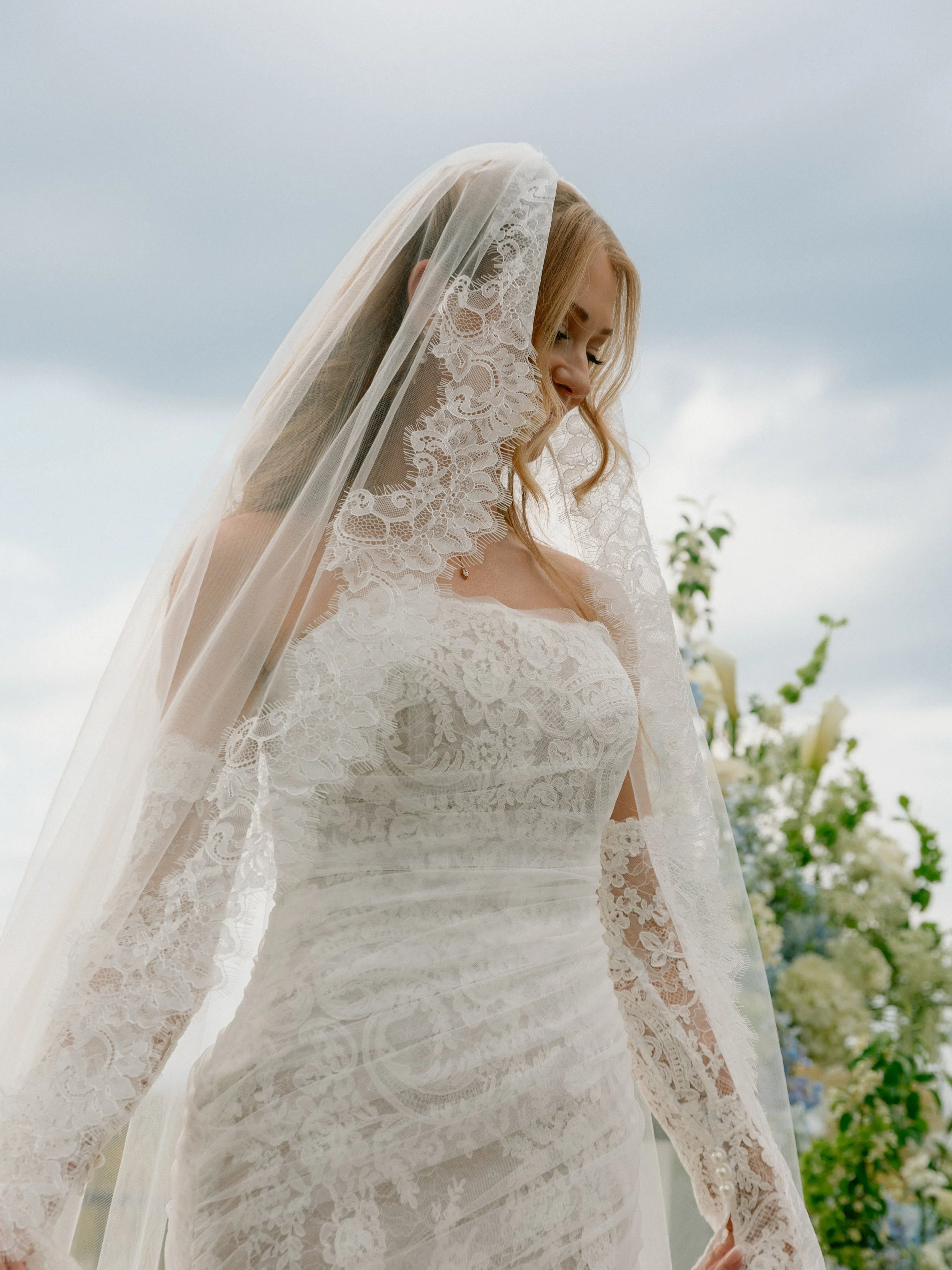 The kind of wedding that felt effortlessly beautiful from start to finish. So much laughter, joy, epic dance floor energy and the sweetest love all weekend long for Lindsay &amp; Nick ❤️❤️❤️ 

Soft skies, garden wedding, lace veils, summer florals we