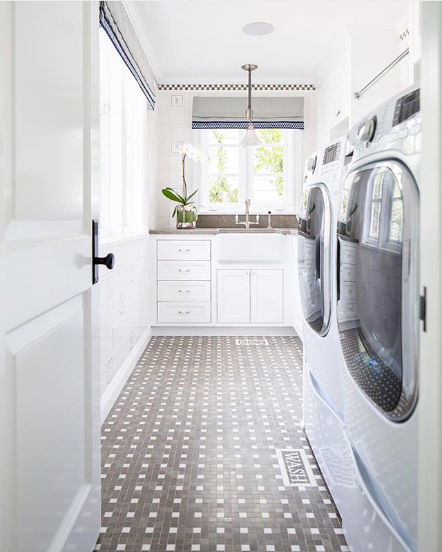 The Laundry Pile may be winning in this last week of the kid&rsquo;s school,🤷🏼&zwj;♀️ but I can at least dream of a tidy, and BEAUTIFUL, space like this one by @barclaybutera!😍 Wish me luck!🤣 #laundryroom #laundry #laundryday