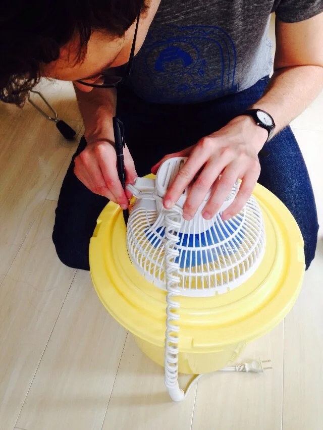 Step one! Trace the shape of your fan on the lid.