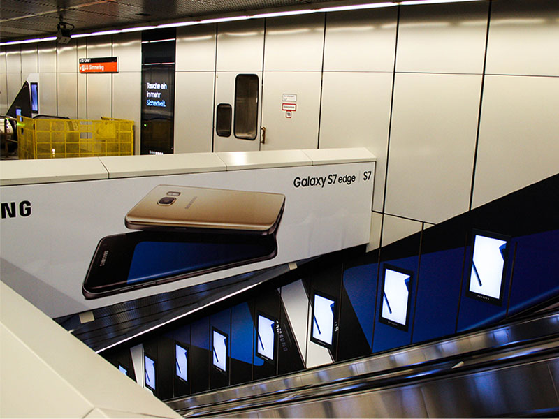 S7 Stationbranding Rolltreppen
