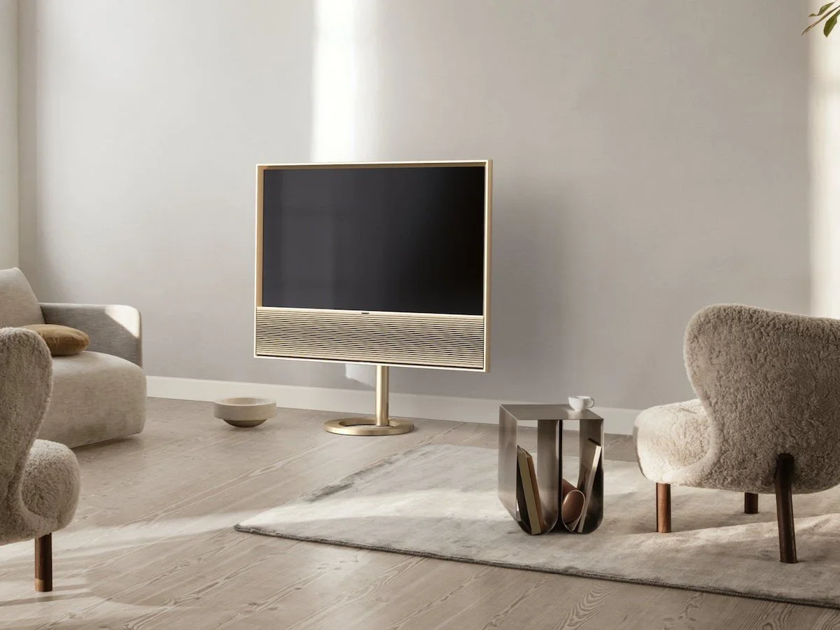 Bang-and-Olufsen-Contour-all-in-one-OLED-TV-02-1200x900.jpg