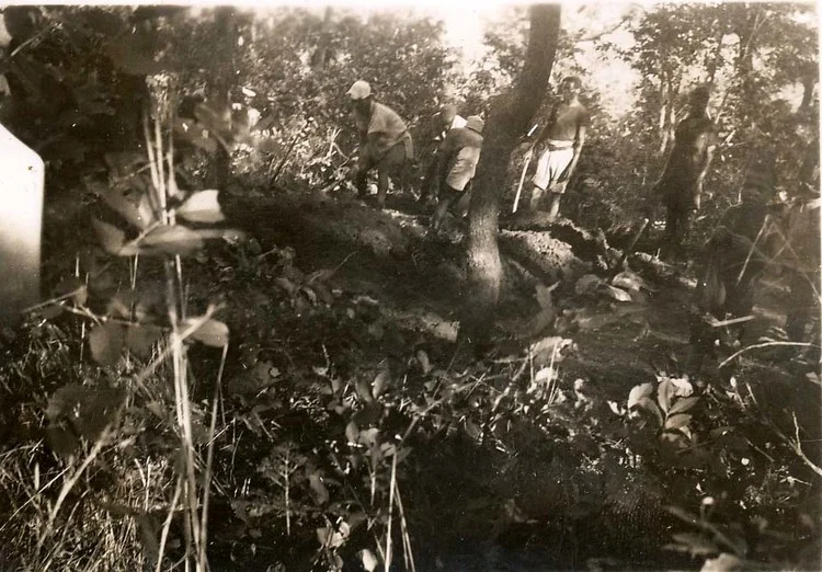 Digging mud for the Ceremonial House. Photos by Mrs Anthea Bush the wife of Ronald Bush the District Commissioner.