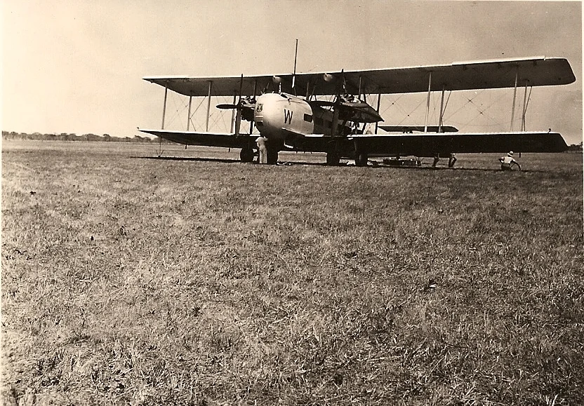 RAF Vicker's Vimy heavy bomber arrives at Abercorn in 1934. Photo Norah Venning.