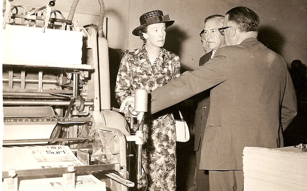 Lady Hone is facinated by what John Carlin has to tell her about the Nebiolo printing press!