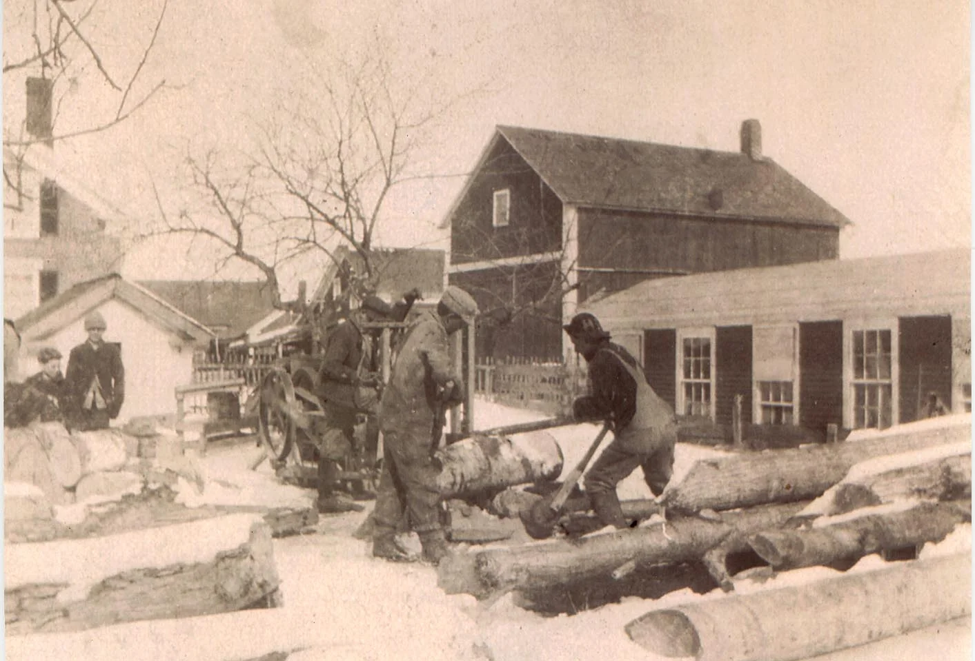 Cutting wood with a drag saw