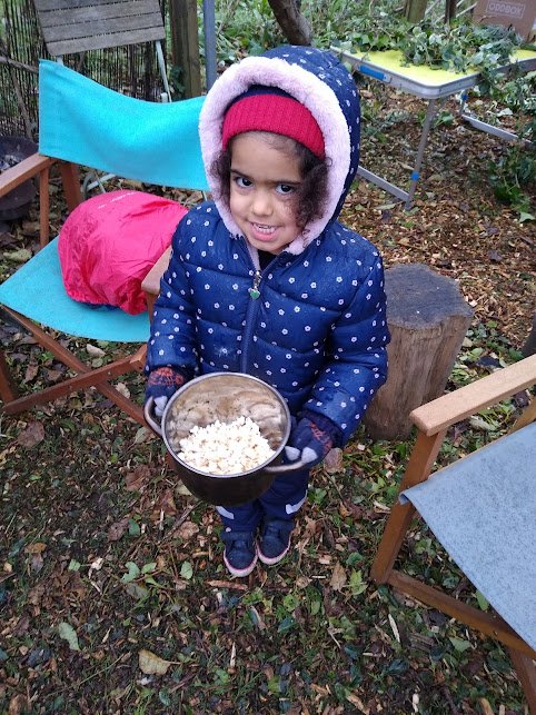 12---naomi-and-popcorn-dec-22_52623124522_o.jpg