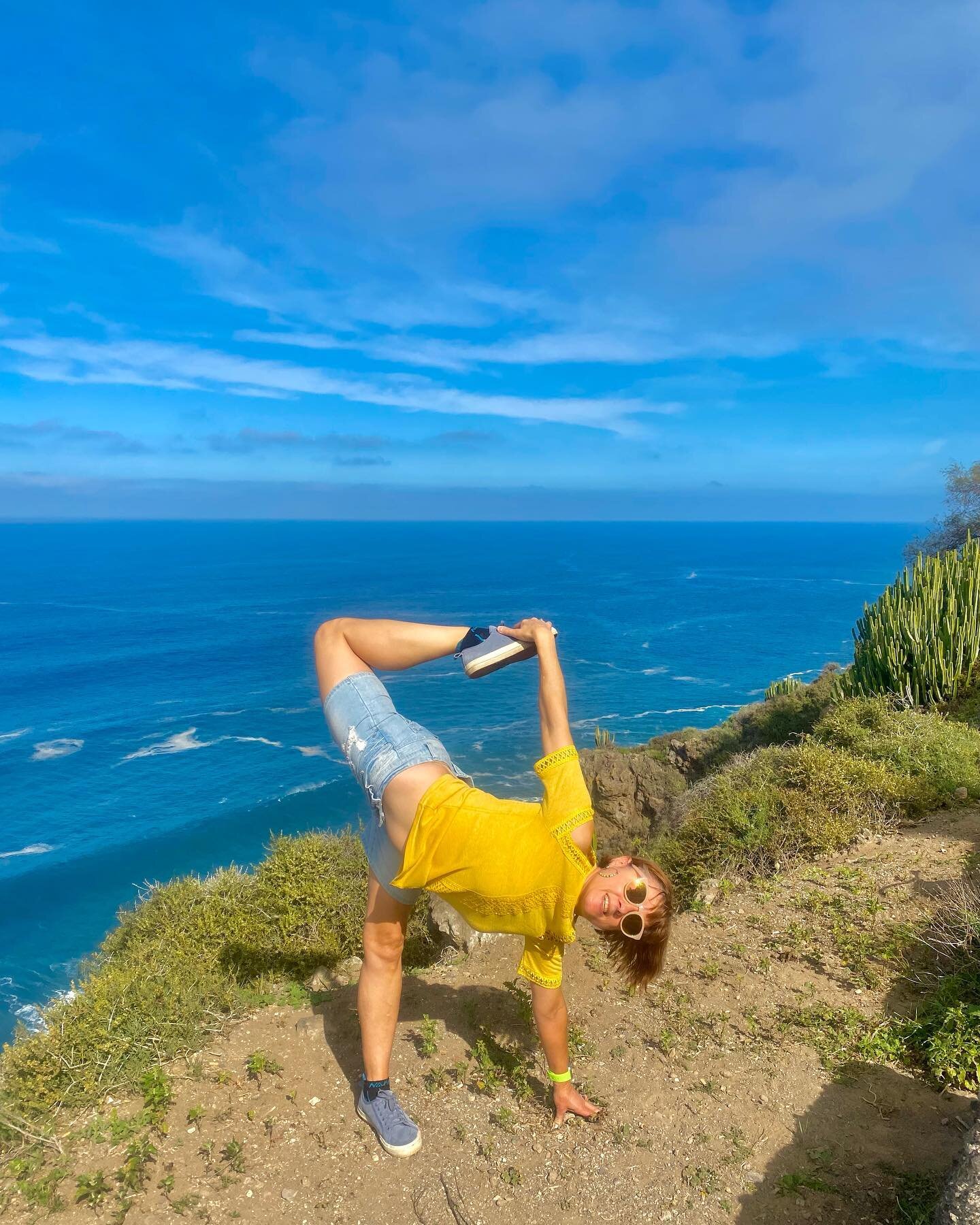 Yoga any time, any place, anywhere&hellip;.especially to keep you stretched out in holiday times! 🤩