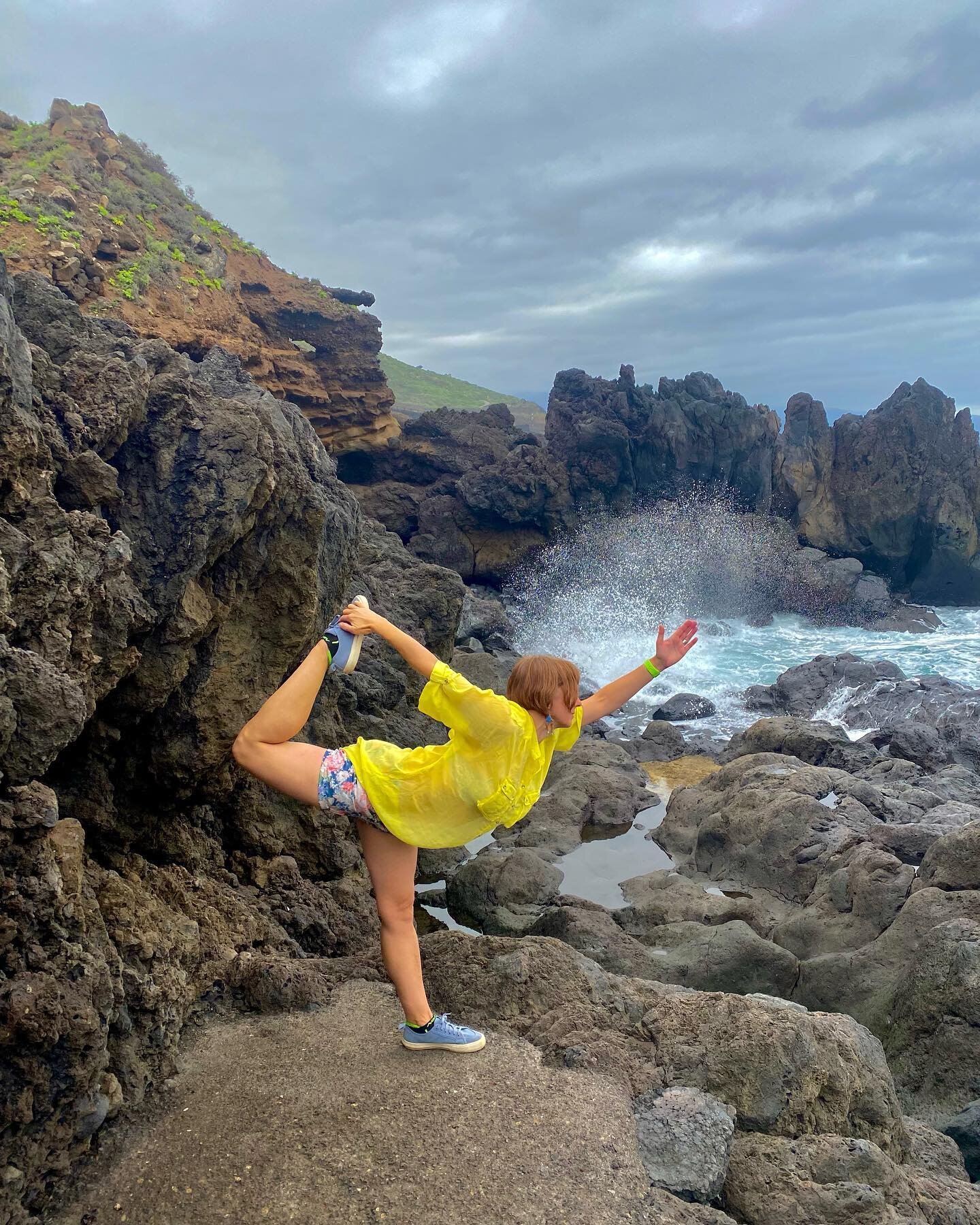 I always make sure I keep stretched out on holiday to keep mobile by doing a bit of yoga each day.
.
You often find don&rsquo;t you that when you take a break you start feeling stiffer than usual.
.
Because your body is like a very complex machine th