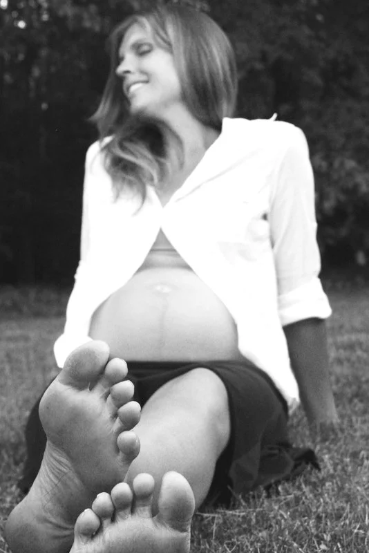 feet2bw.jpg