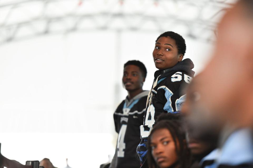 temp101016_4thLife016--nfl_mezz_1280_1024.jpg