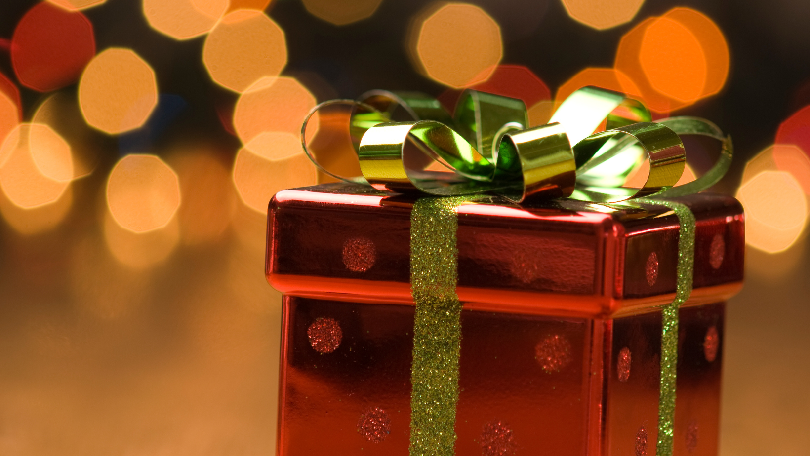 Survey: 71% of Teens Concerned About Inflation this Holiday Shopping Season