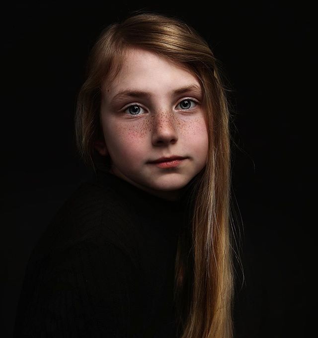 #freckles #portraitphotography #nataliebowersphotography #girlswithfreckles #portrait #fineartphotography #child #ohioportraitphotographer #studiophotography