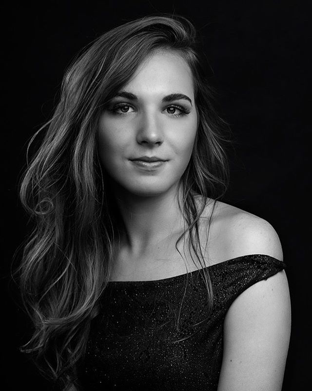 Love my senior portraits! So beautiful 💕
#senior #portraitphotography #nataliebowersphotography #seniorpictures #seniorphotography #classof2019 #blackandwhitephotography #blackandwhite #monochrome #studio #ohioseniorphotographer #classic