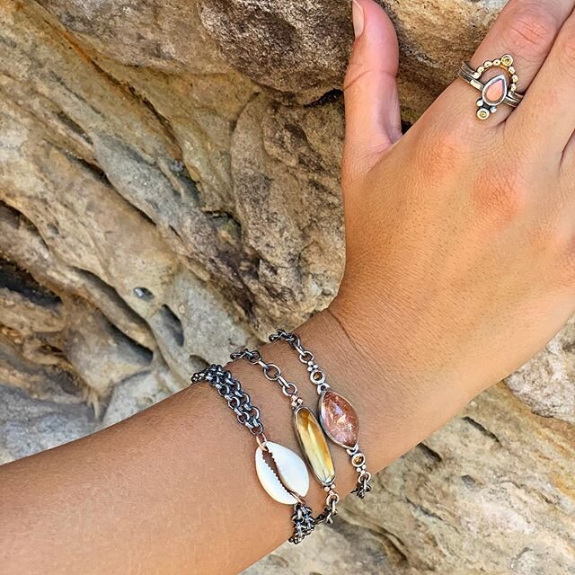 ✨ S P R I N G  V I B E S ✨
.
.
.
.
#aprilaultmanjewelry #armparty #springvibes #ruggedelegance #boholuxe #boholuxejewelry #slowfashion #slowfashionjewelry #morganitebracelet #modernelegance