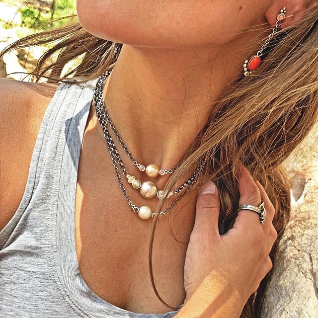 These coral and pearls pieces have me dreaming of saltwater and sunshine. 🏝🌞🌊