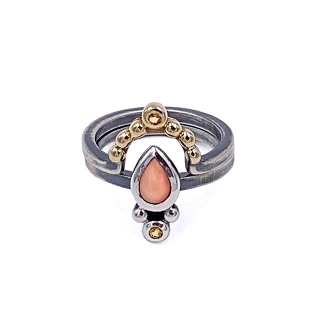 This coral and citrine, two tone ring set is one of my favorites, and it&rsquo;s available on @shoppietra &lsquo;s new website. I love the features that allow you to shop by artist and price range. Check it out. 🤩