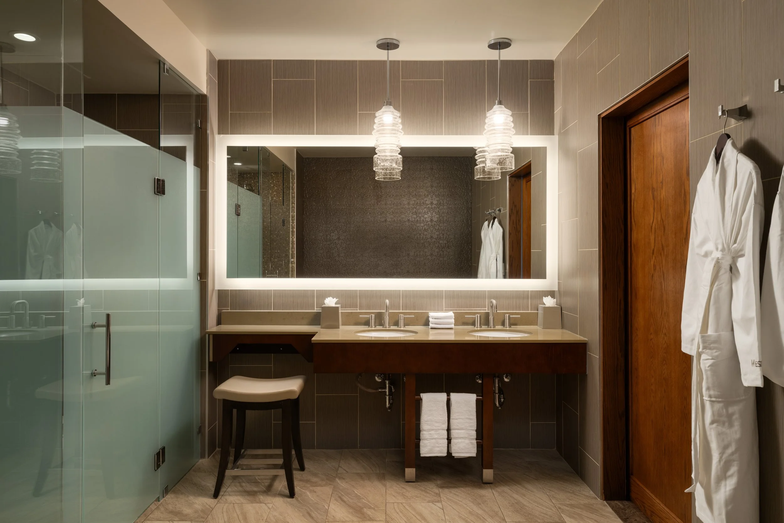 Executive Suite Bathroom 2.jpg