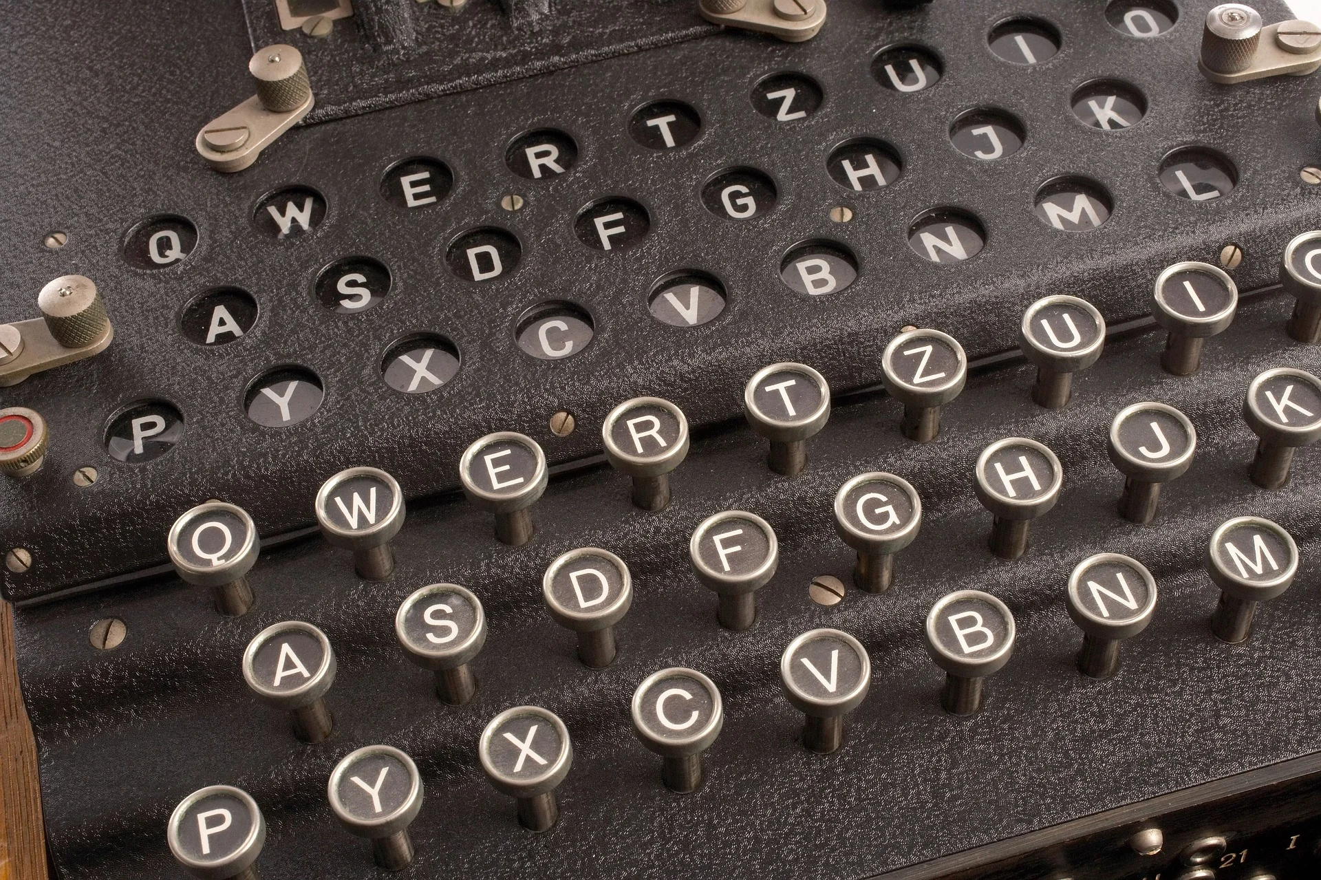 rotor-cipher-machine-1147801_1920.jpg
