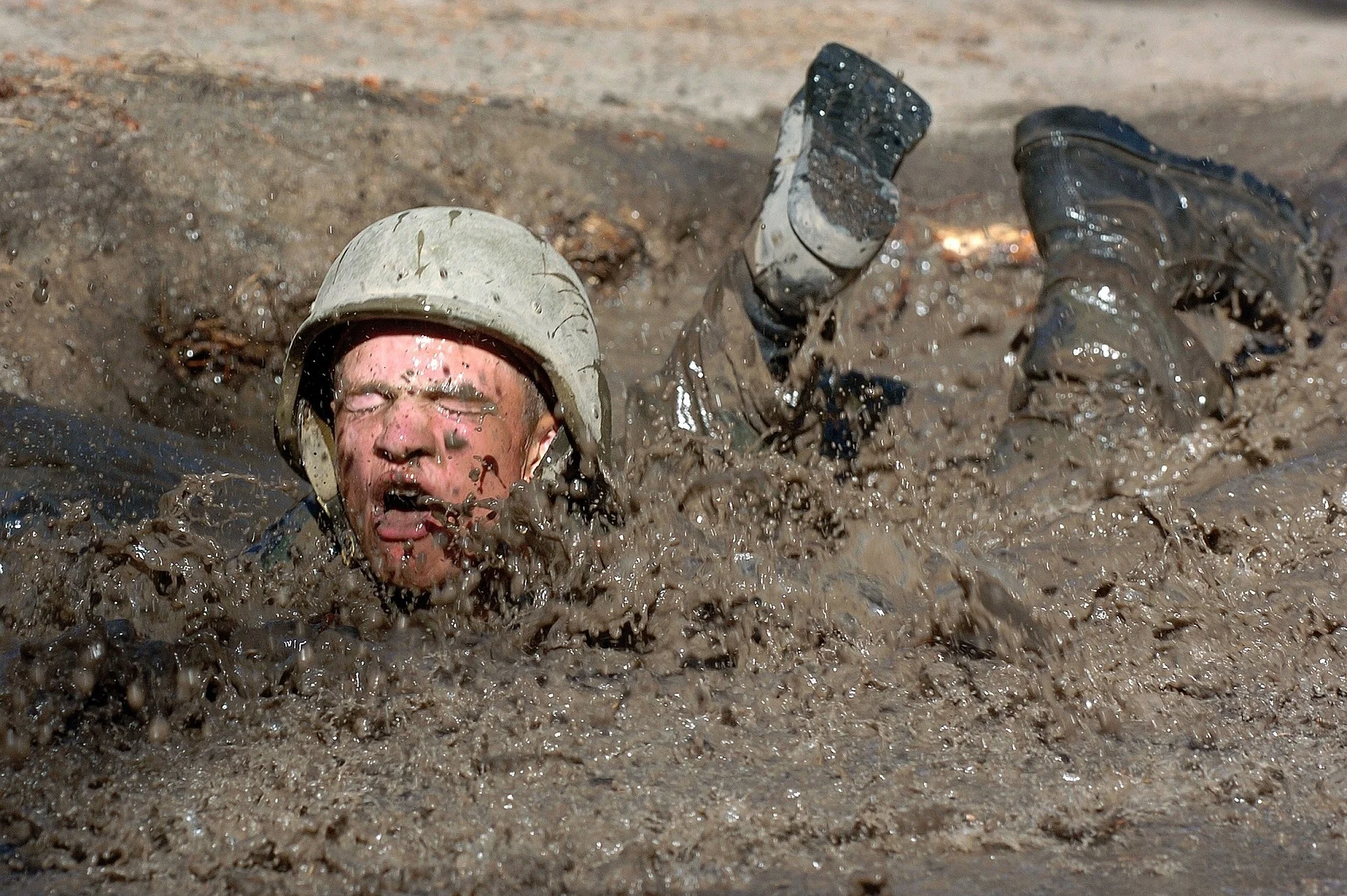 crawl-919224_1920.jpg