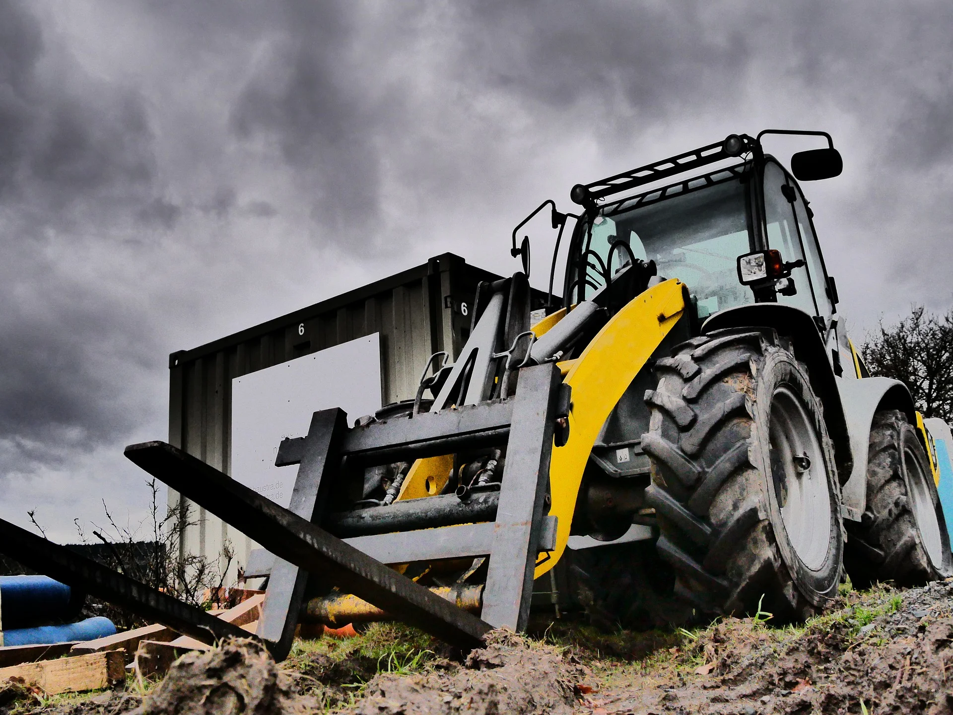 front-loader-1190554_1920.jpg