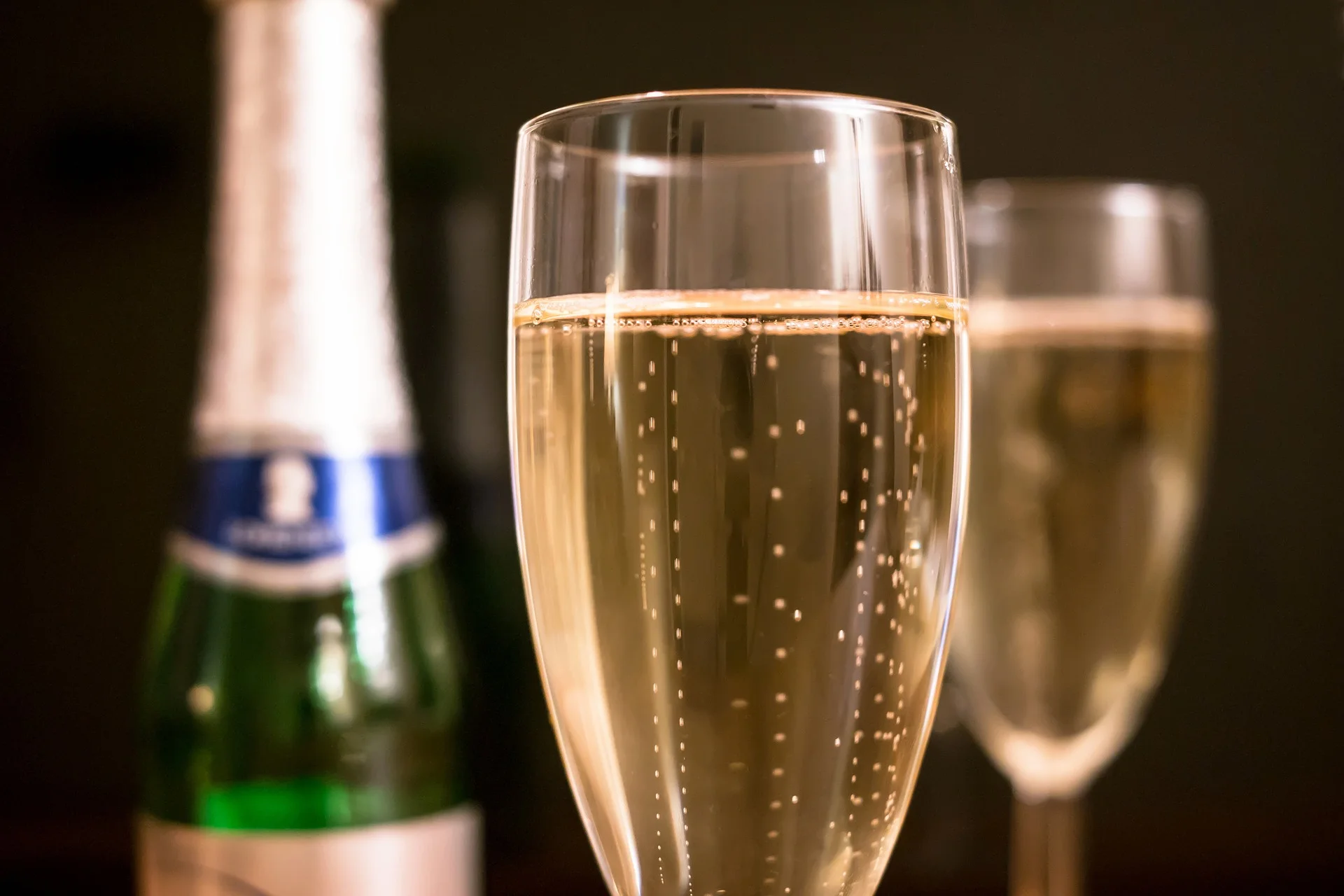 champagne-1110591_1920.jpg