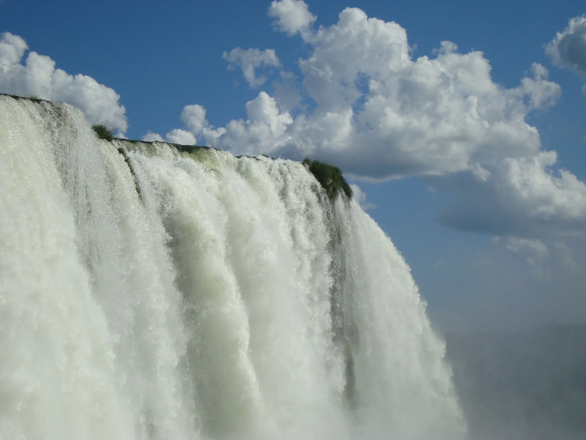 cataract-1210947_1920.jpg