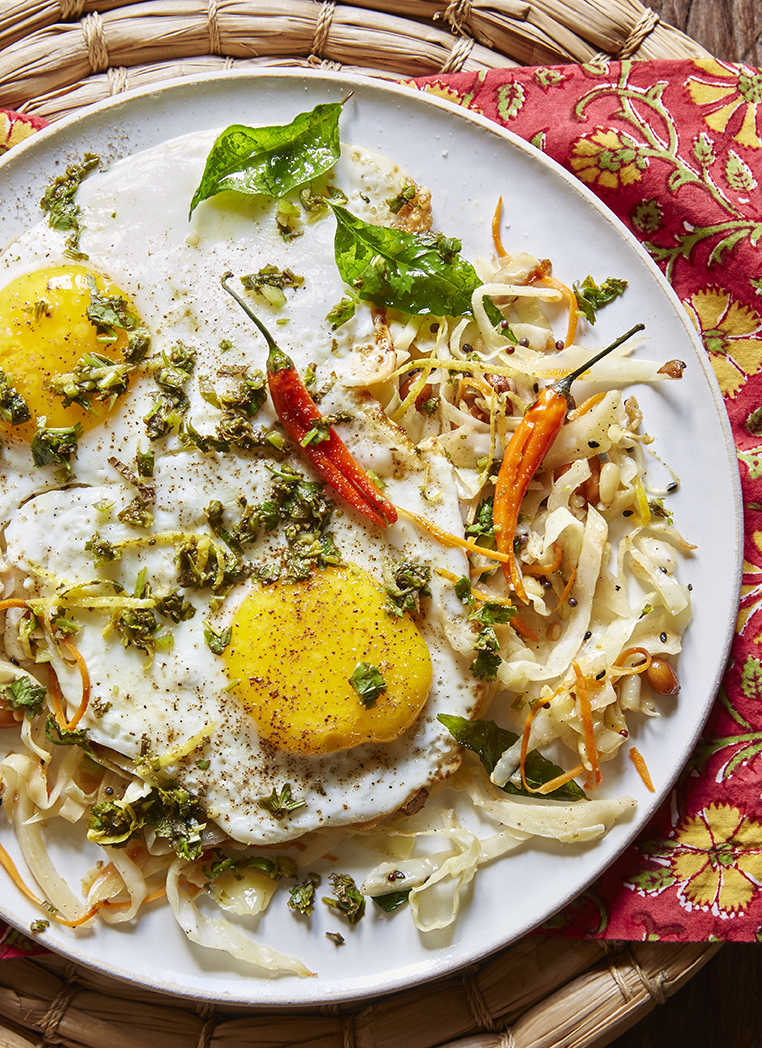 Fried_Eggs_on_Cabbage_resized.jpg