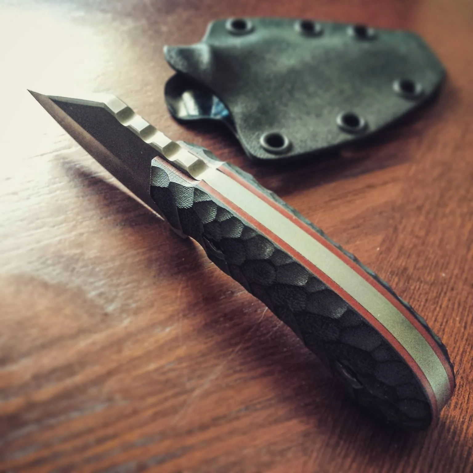 Lakonian Blade's Proletariat is a small work-knife perfect for everyday carry.