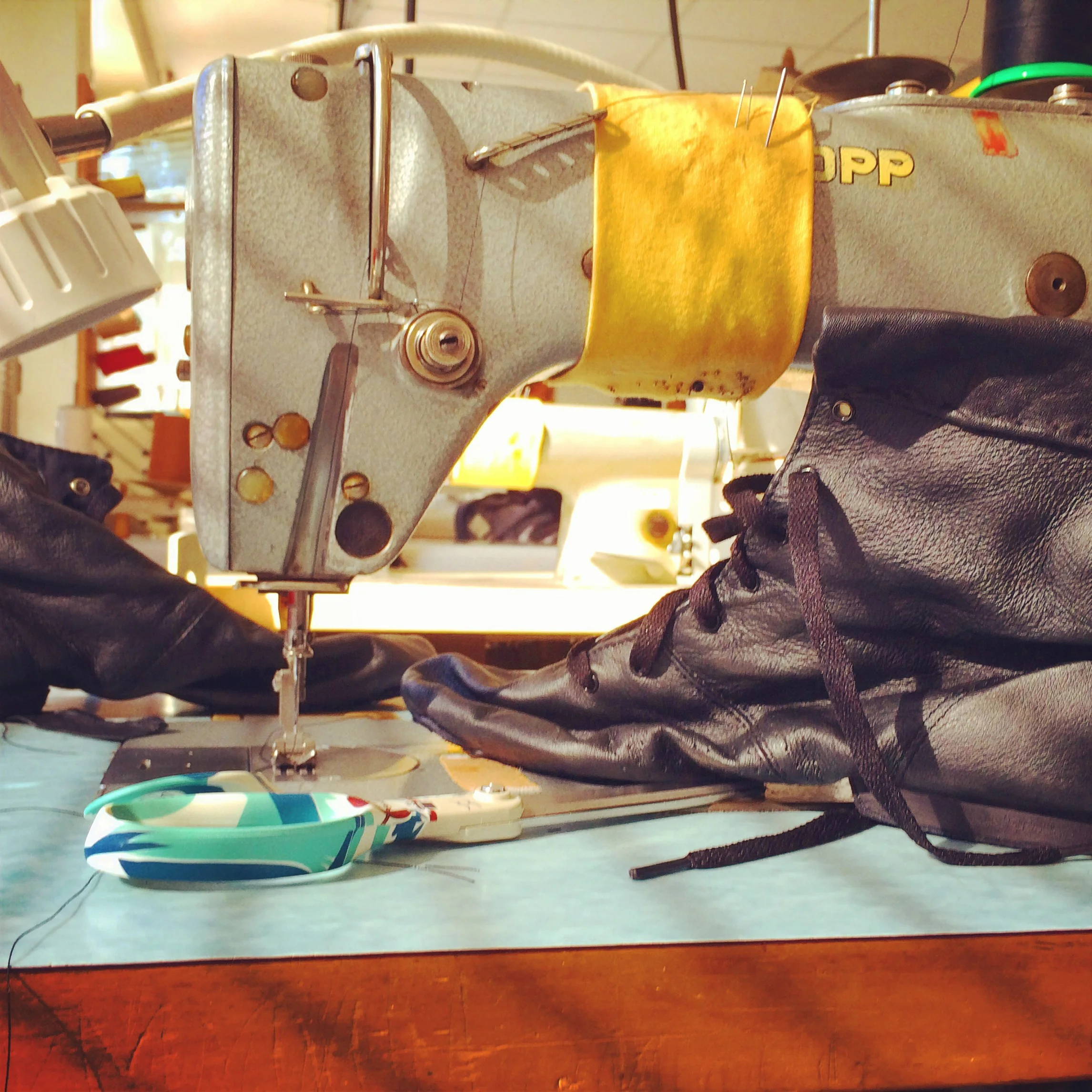 Costume shop St. Etienne - jazz boot enhancement