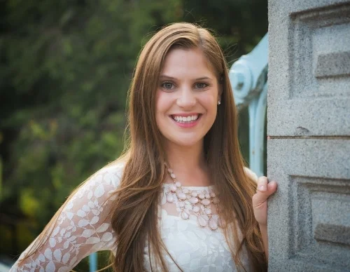 CoriBamberg_Founder_DitchtheClutter_Headshot.jpg