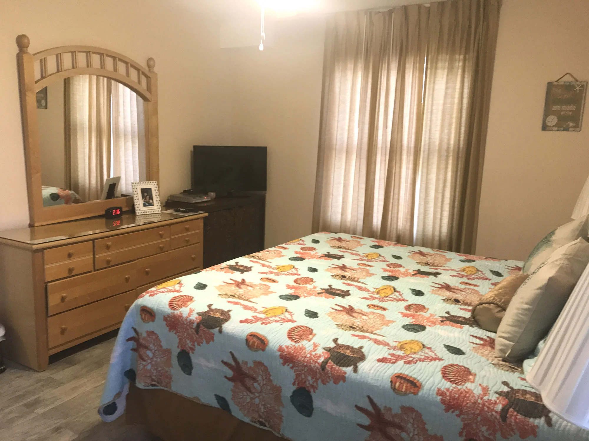Bedroom with King size bed