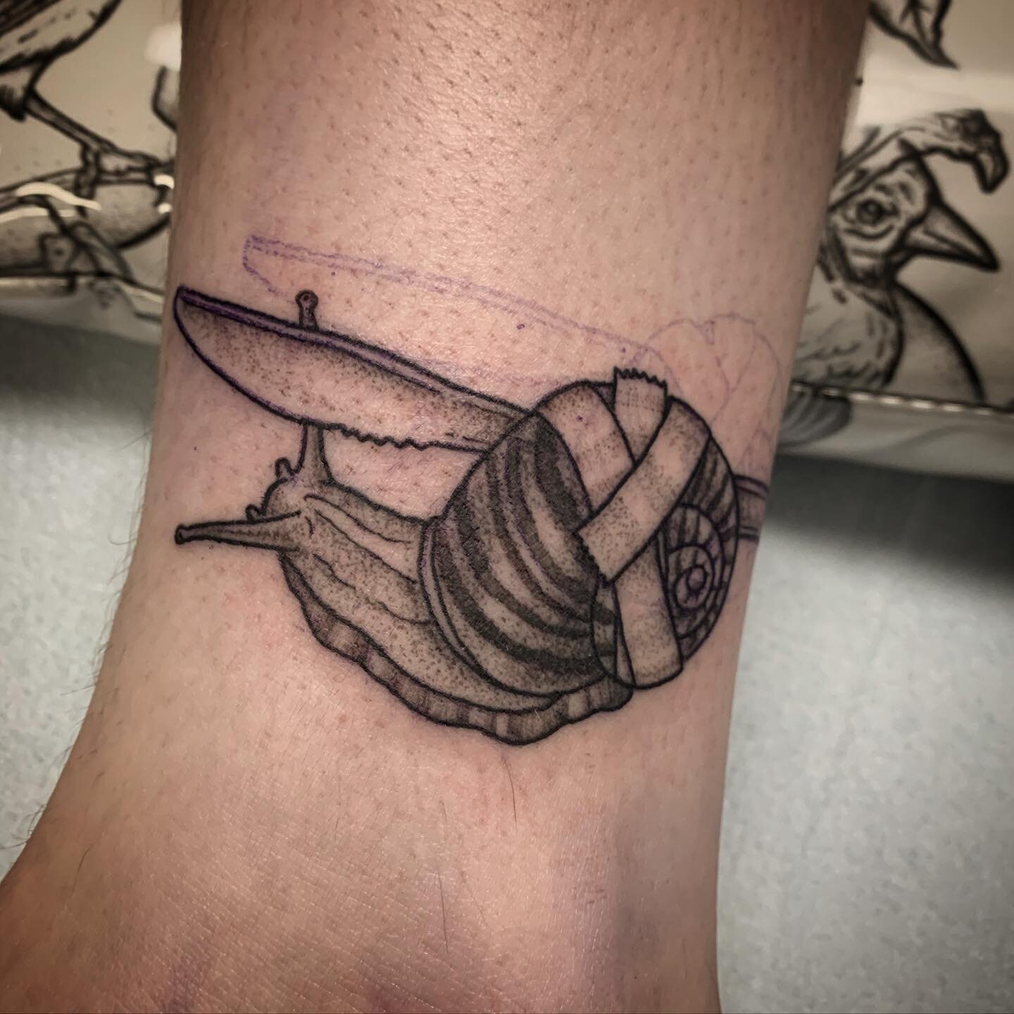 Battle snail! ✨🍴✨ I love tattooing weird flash ideas!