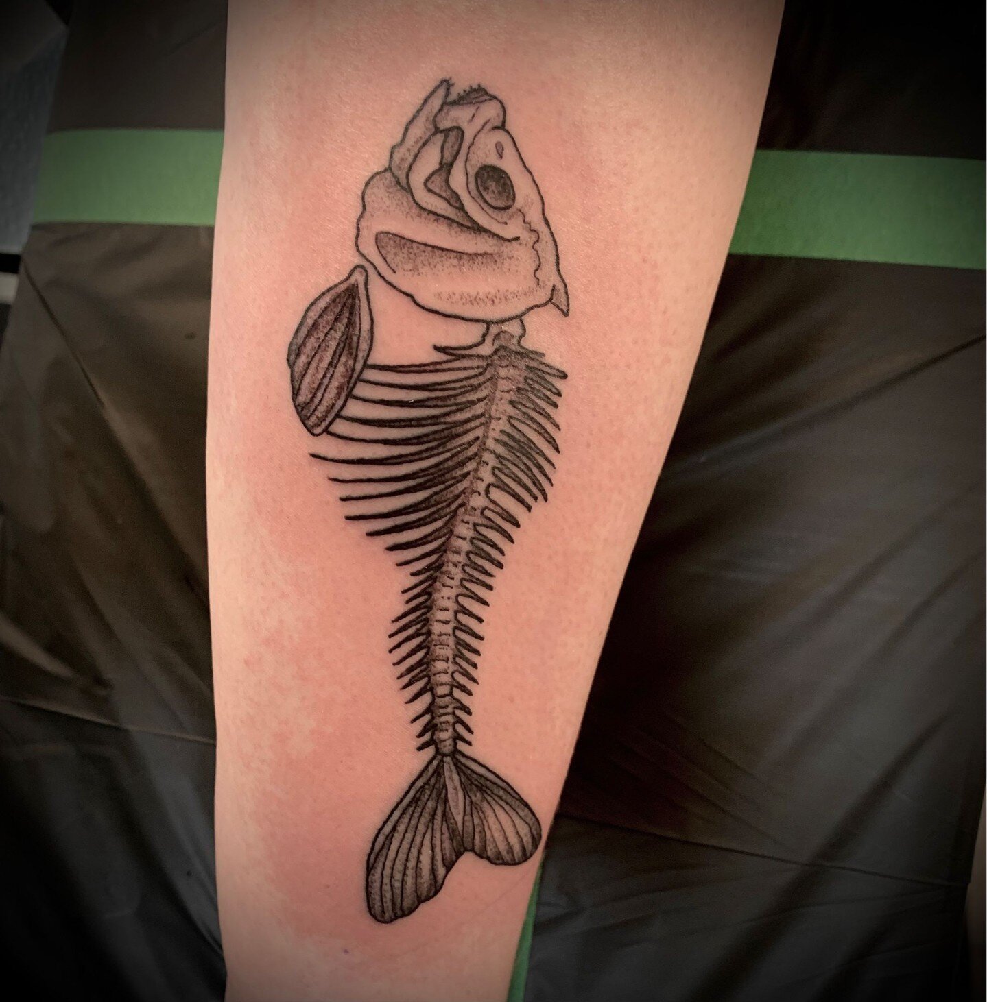 Little fish skeleton from a minute ago!

&hellip;

&hellip;

&hellip;

 #QTTR #yycArt #yycTattoo #BlackWorkTattoo #DotWork #FineLineTattoo #yycTattooer #QueerArt #QueerArtist #QueerTattooer #QueerTattooArtist  #TattooAlberta #CalgaryTattoo #enbytatto