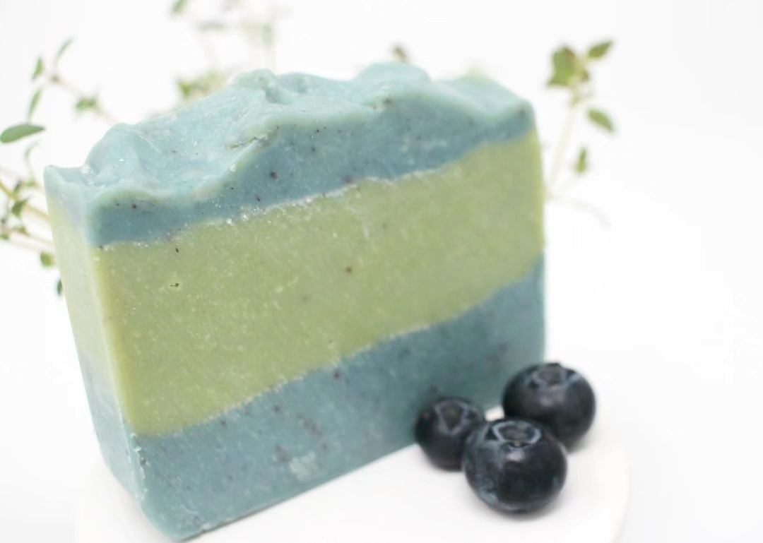 🫐🌱Our beloved Blueberry Thyme Vegan Cold Process Soap is here to enchant your senses! 🍃 Experience the bliss of ripe blueberries, bergamot, lemon, Spanish rosemary, English thyme, vanilla, berry vines, and musk. ✨ 

Handcrafted in Troy, NY with th