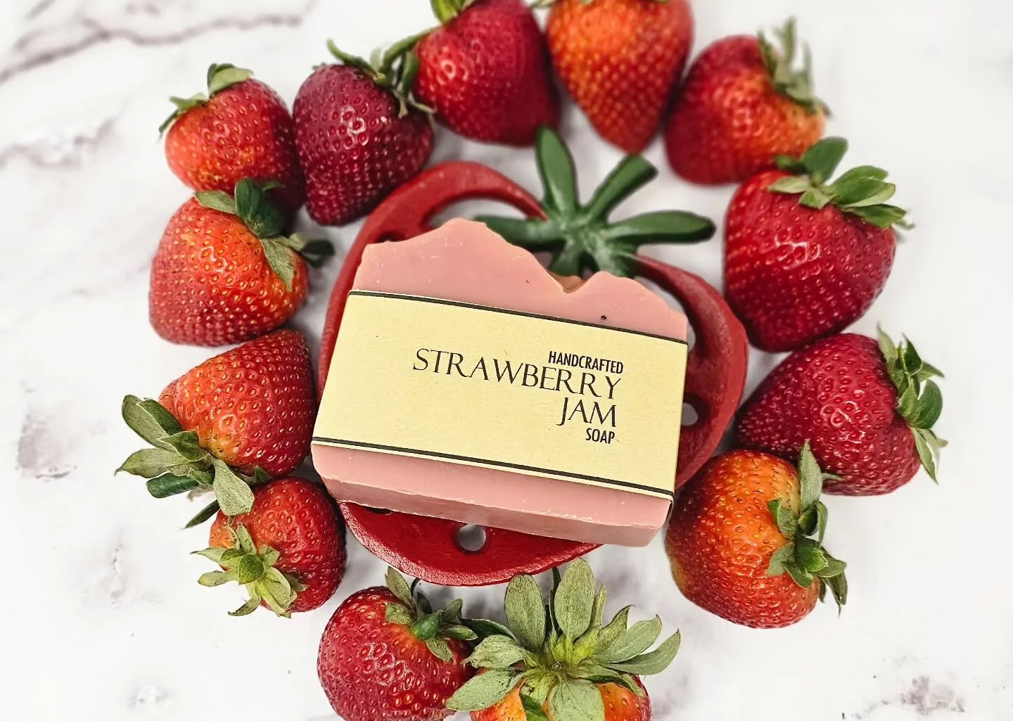 🍓 Summer sweetness🍓

This June ♊ will soon be in heaven. Want to know the way to my heart? Strawberries. Strawberry everything. I saw wild strawberry flowers on my walk with Goldie tonight so felt inspired. 

Our handcrafted Strawberry Jam soap bar