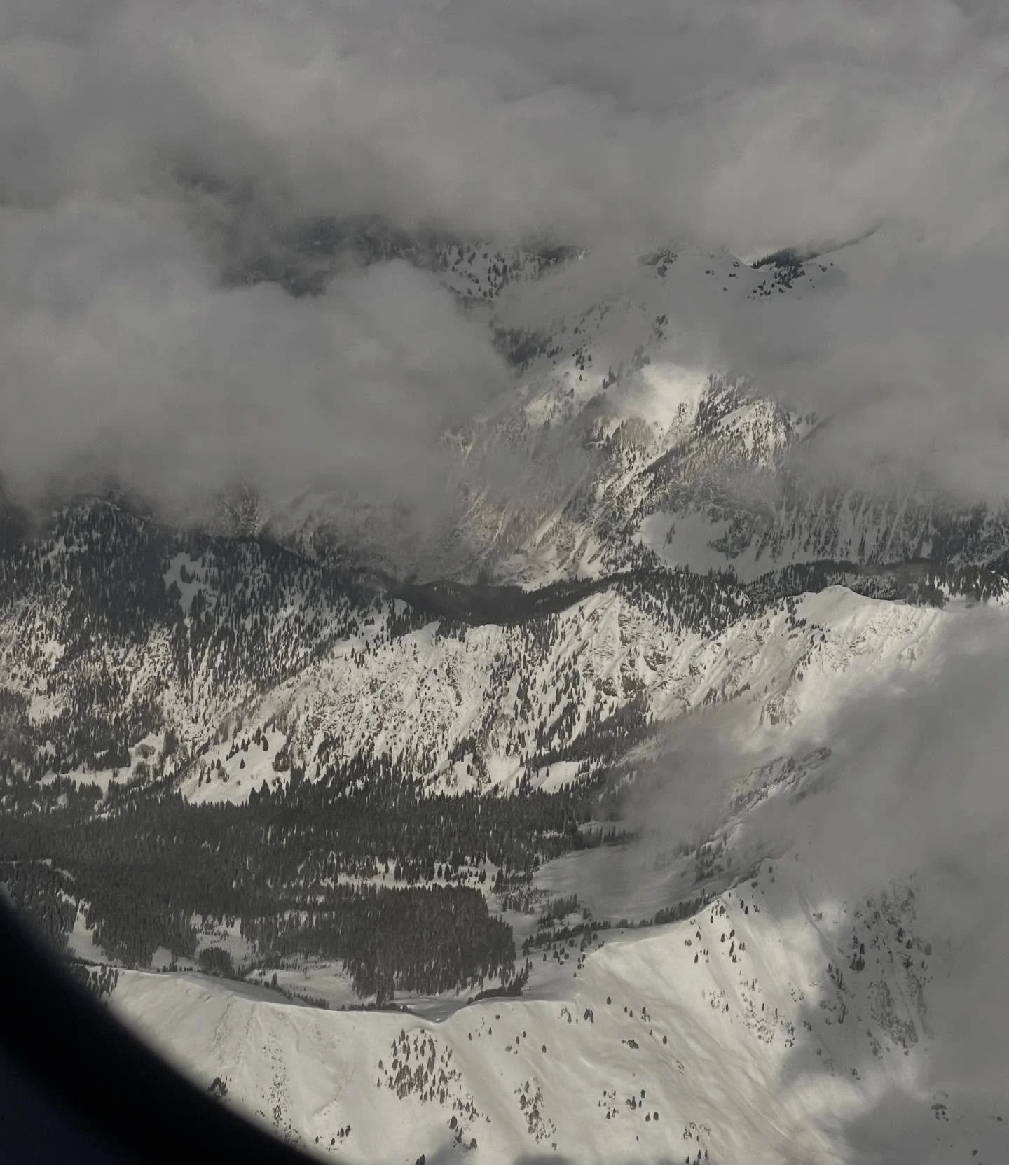 Had the most epic weekend DJing for @moncler Grenoble in Aspen. Thank you to @benbrunnemer @villaeugenie @hoteljeromeauberge @caribouclubaspen @casatuaaspen @badharriet @santambroeus