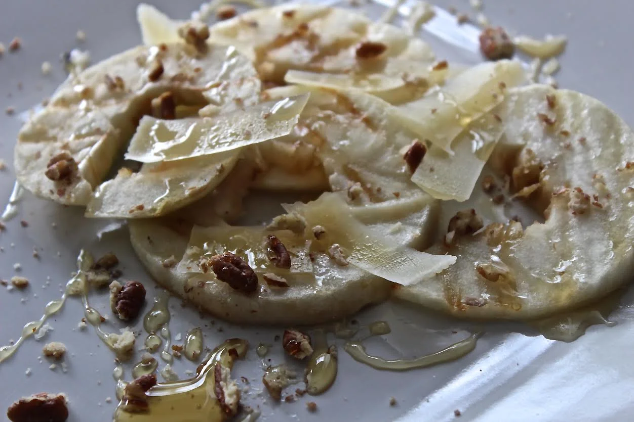 Grilled Apples with Honey and Cheese