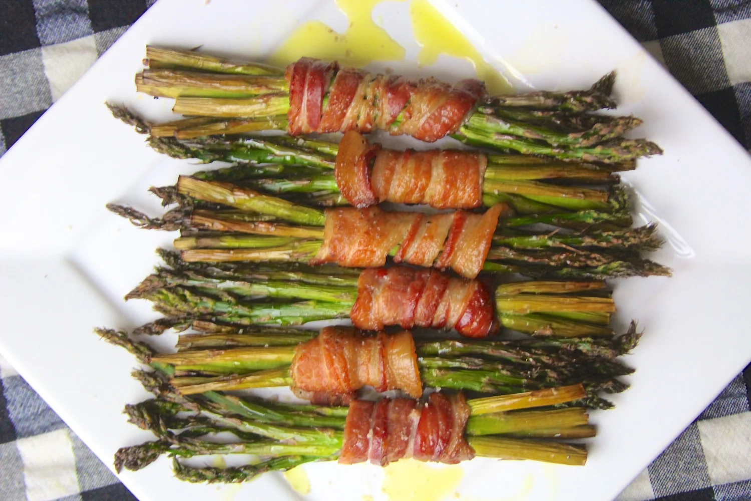 Grilled+Bacon+Wrapped+in+Asparagus.jpeg