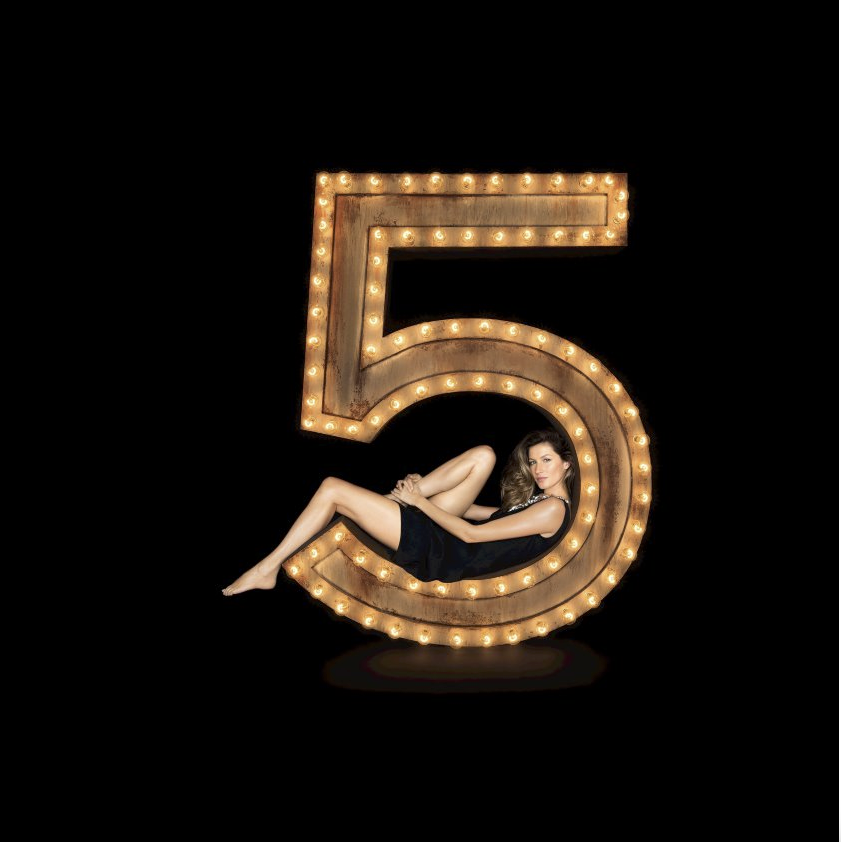 During his carear Hugh has had a working relationship with Aussie Director Baz Lurhmann as the on set photographer. Hugh talks about his time with Baz on the film ELVIS.