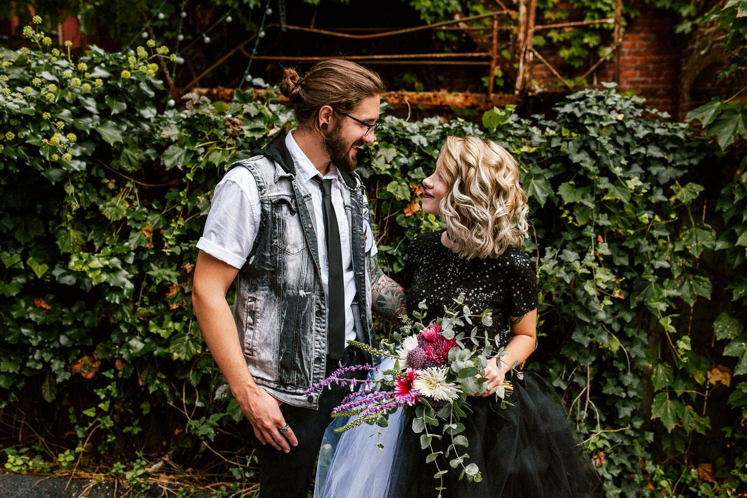 ashleyandjustinphotography_offbeatdowntownlancasterpawedding