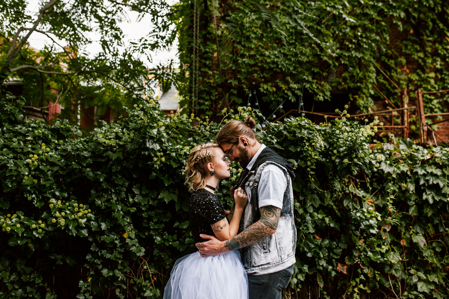 ashleyandjustinphotography_offbeatdowntownlancasterpawedding