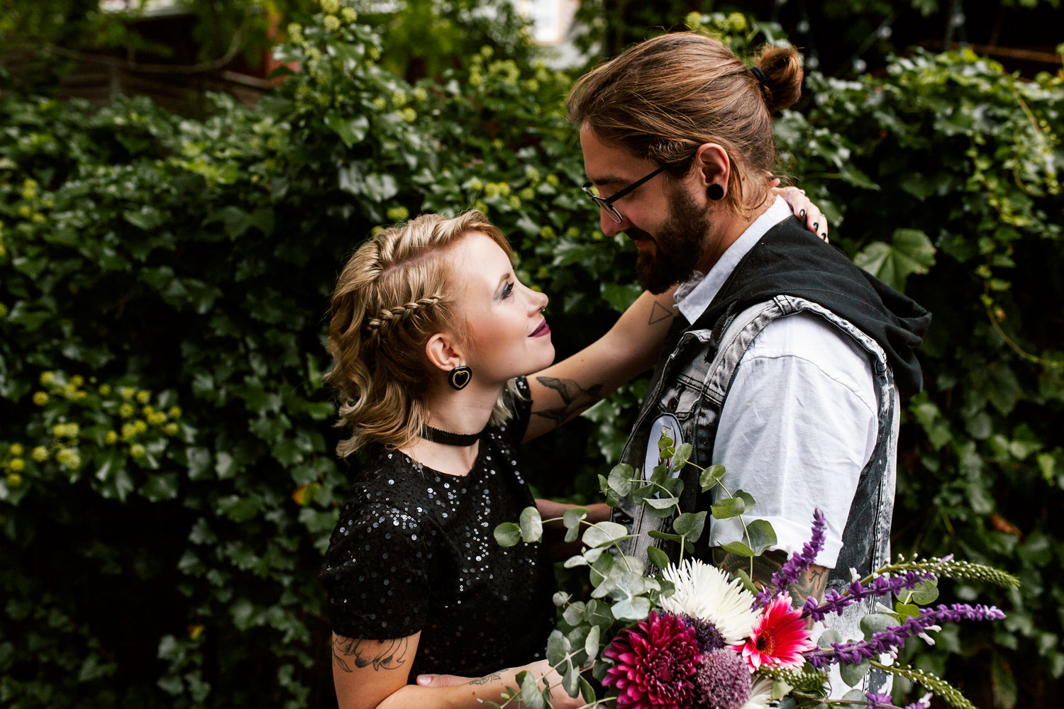 ashleyandjustinphotography_offbeatdowntownlancasterpawedding