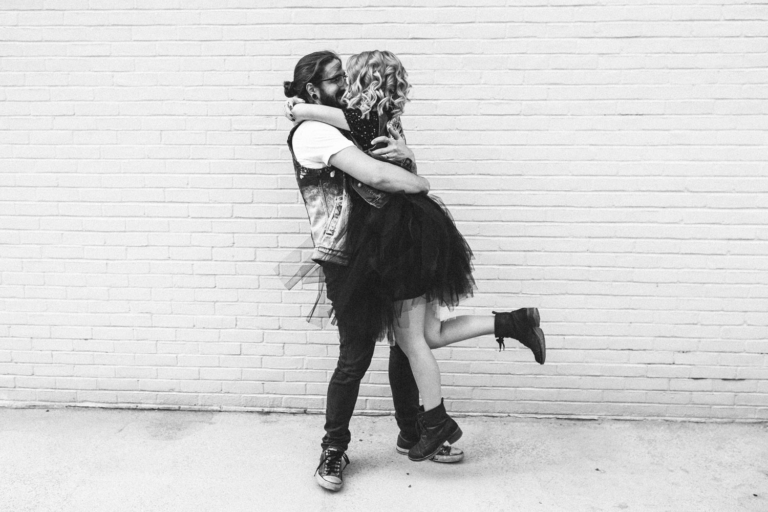 ashleyandjustinphotography_offbeatdowntownlancasterpawedding