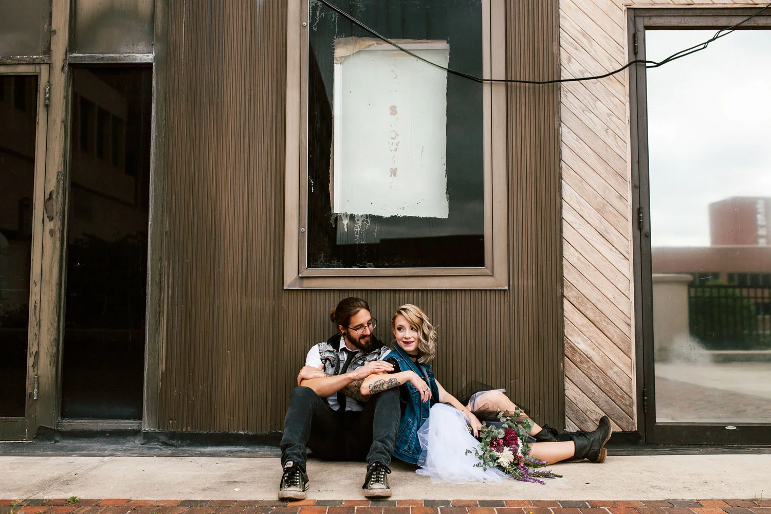 ashleyandjustinphotography_offbeatdowntownlancasterpawedding