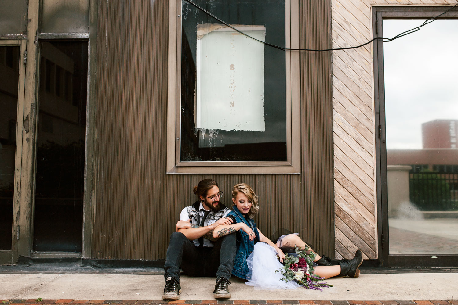 ashleyandjustinphotography_offbeatdowntownlancasterpawedding